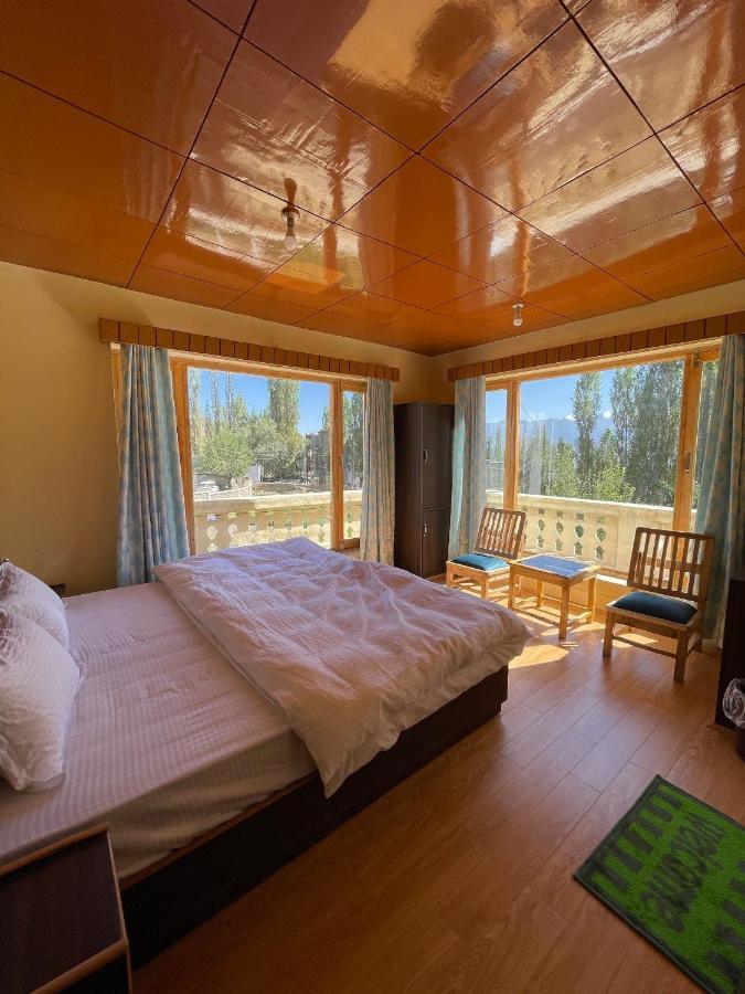 Hinjuma Guest House Leh Buitenkant foto
